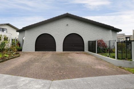 Photo of property in 2 Kew Place, Richmond Heights, Taupo, 3330