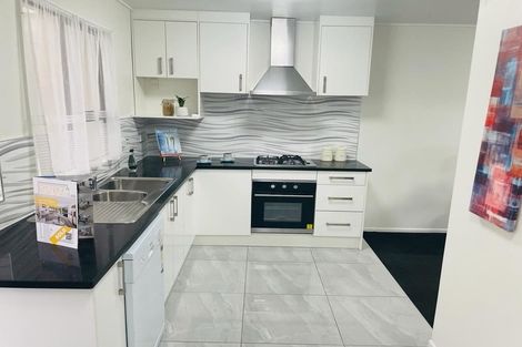 Photo of property in 2/11 Overton Road, Papatoetoe, Auckland, 2025