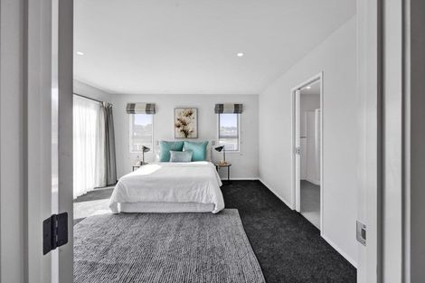 Photo of property in 17a Winstone Place, Highlands Park, New Plymouth, 4312