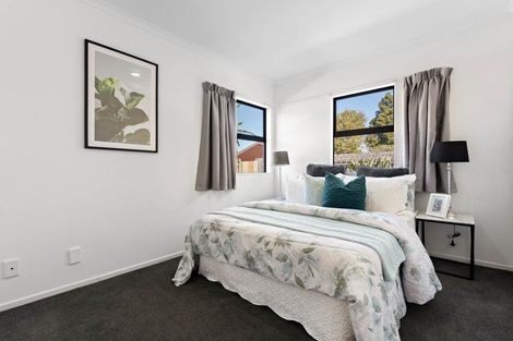 Photo of property in 28 London Street, Te Atatu Peninsula, Auckland, 0610
