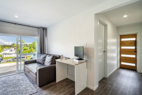 Photo of property in 52 Ayton Drive, Totara Vale, Auckland, 0629