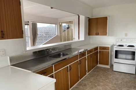 Photo of property in 3/69 Royal View Road, Te Atatu South, Auckland, 0610