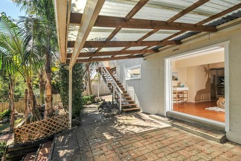 Photo of property in 105 Selwyn Crescent, Forrest Hill, Auckland, 0620
