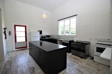 Photo of property in 50 Ross Street, Woodville, 4920