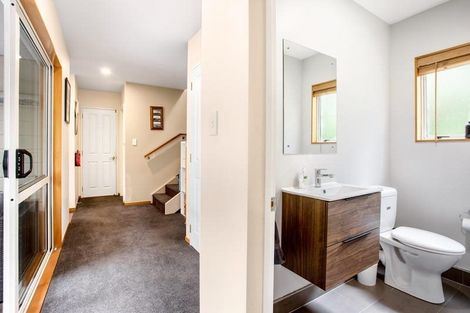 Photo of property in 10 Tui Crescent, Waiatarua, Auckland, 0604