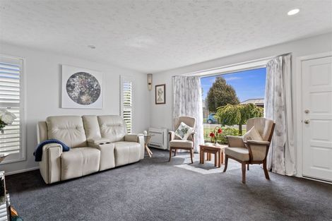 Photo of property in 9 Sheraton Place, Redwood, Christchurch, 8051