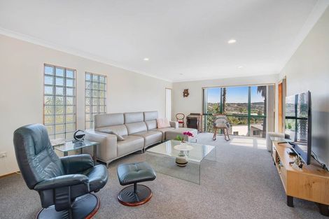 Photo of property in 13 Jelas Road, Red Beach, 0932