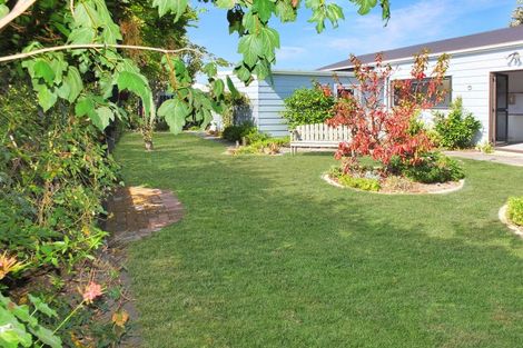 Photo of property in 8b Te Awa Street, Foxton Beach, Foxton, 4815