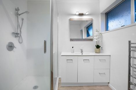 Photo of property in 1 Camellia Place, Hamilton Lake, Hamilton, 3204