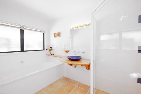 Photo of property in 28 Skudders Beach Road, Kerikeri, 0294