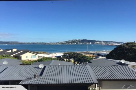 Photo of property in 16 Curnow Way, Kaiwharawhara, Wellington, 6035