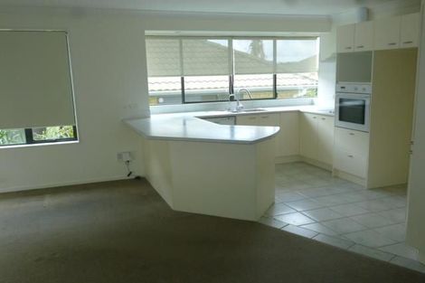 Photo of property in 3/57 Whitford Road, Botany Downs, Auckland, 2014