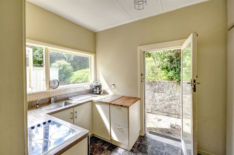 Photo of property in 107 Kaikorai Valley Road, Glenross, Dunedin, 9011