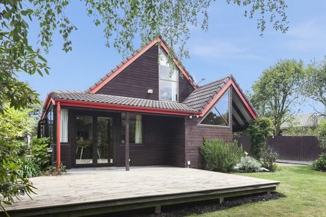 Photo of property in 31 Juniper Place, Burnside, Christchurch, 8053