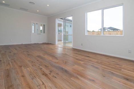 Photo of property in 8 Franheim Crescent, Orewa, 0931