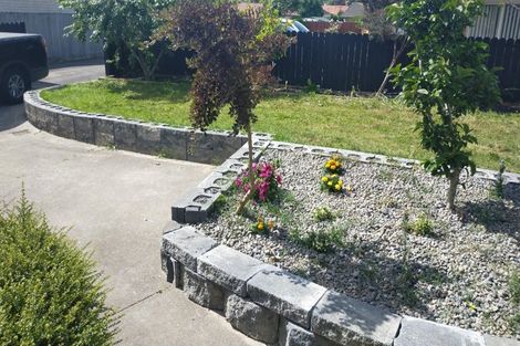 Photo of property in 2/28 Horlicks Place, Randwick Park, Auckland, 2105