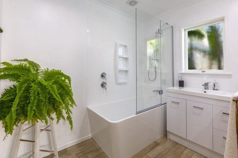 Photo of property in 16 Gladstone Road, Bluff Hill, Napier, 4110