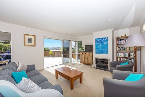 Photo of property in 32 Pohutukawa Avenue, Red Beach, 0932