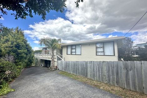 Photo of property in 10 Peter Terrace, Castor Bay, Auckland, 0620