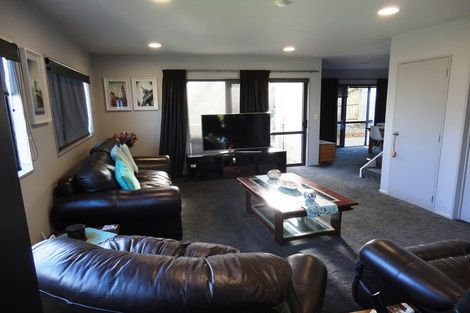 Photo of property in 2 Nagle Place, Golflands, Auckland, 2013