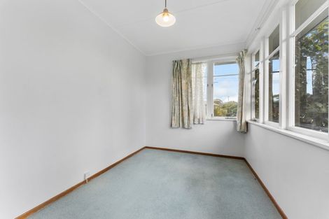 Photo of property in 2 Stoke Place, Awapuni, Palmerston North, 4412