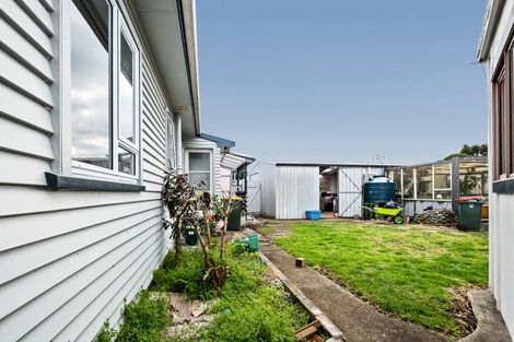 Photo of property in 96 Omata Road, Marfell, New Plymouth, 4310
