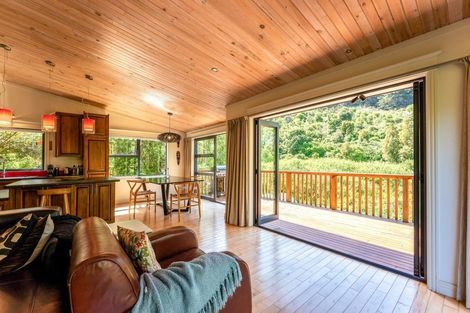 Photo of property in 99 Onetangi Road, Waiheke Island, 1971