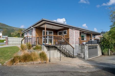 Photo of property in 289 Waikawa Road, Waikawa, Picton, 7220