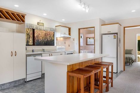 Photo of property in 2 Victoria Close, Picton, 7220