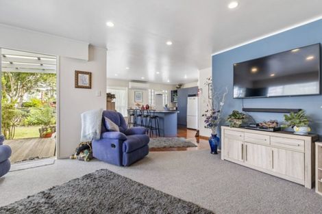 Photo of property in 8 Allington Road, Massey, Auckland, 0614