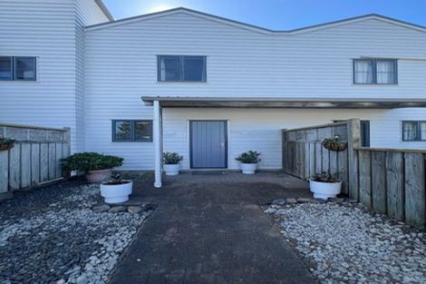 Photo of property in 24/8 Carolina Place, Albany, Auckland, 0632