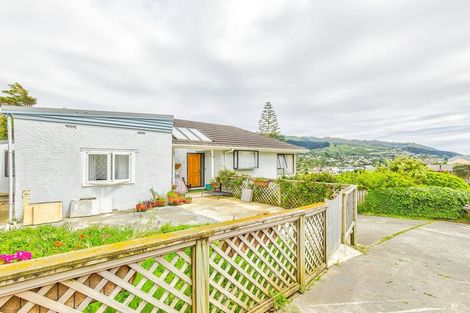 Photo of property in 8a Tawa Terrace, Tawa, Wellington, 5028