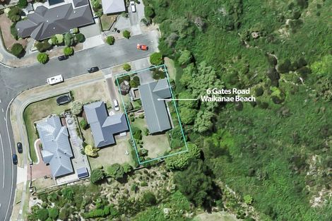 Photo of property in 6 Gates Road, Waikanae Beach, Waikanae, 5036