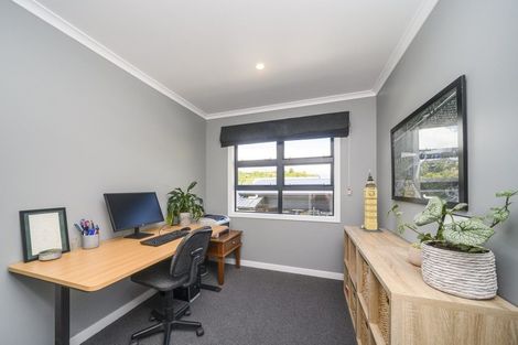 Photo of property in 107 Cashmere Drive, Fitzherbert, Palmerston North, 4410