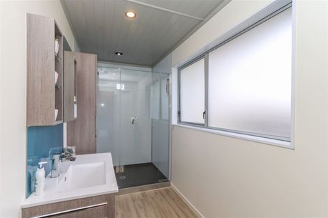 Photo of property in 24 Kowhai Street, Inglewood, 4330