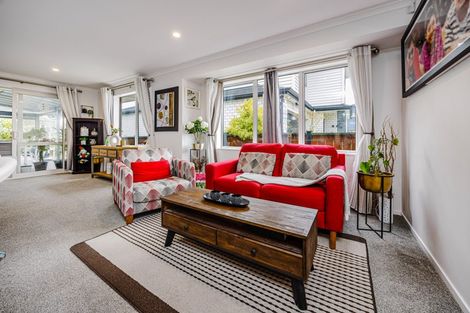 Photo of property in 31 Black Beech Crescent, Takanini, 2110