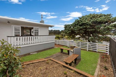 Photo of property in 3 Glenn Street, Castlecliff, Whanganui, 4501
