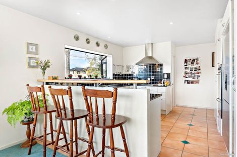 Photo of property in 16 Sunny Crescent, Huapai, Kumeu, 0810