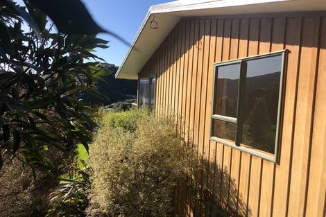 Photo of property in 21 Amelia Crescent, Waikawa, Picton, 7220