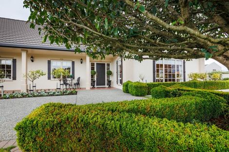 Photo of property in 35 Cashmere Drive, Fitzherbert, Palmerston North, 4410