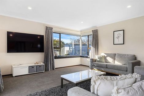 Photo of property in 6 Cherrywood Place, Redwood, Christchurch, 8051