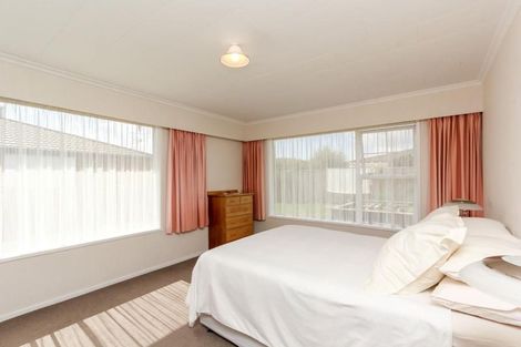 Photo of property in 13 Waiwera Place, Merrilands, New Plymouth, 4312