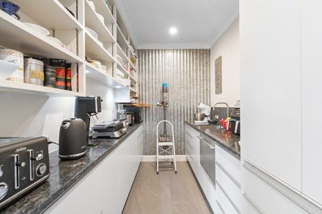 Photo of property in 19 Cremorne Avenue, Hokowhitu, Palmerston North, 4410