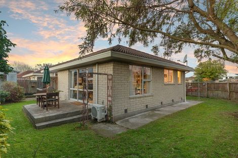 Photo of property in 1/11 Salford Avenue, Redwood, Christchurch, 8051