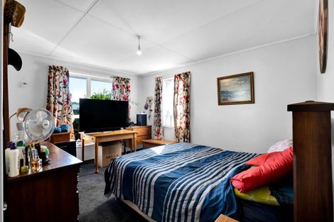 Photo of property in 66 Endeavour Street, Marfell, New Plymouth, 4310
