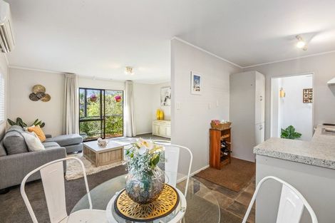 Photo of property in 3/39 Fairmount Road, Titirangi, Auckland, 0604