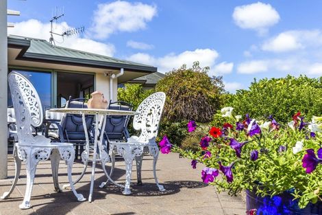 Photo of property in 11 Fairview Terrace, Waipahihi, Taupo, 3330