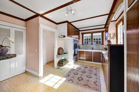 Photo of property in 4 Kitchener Terrace, Moturoa, New Plymouth, 4310