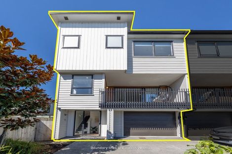 Photo of property in 8/5 Peachgrove Road, Te Atatu Peninsula, Auckland, 0610