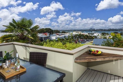 Photo of property in 2/125 Victoria Road, Devonport, Auckland, 0624
